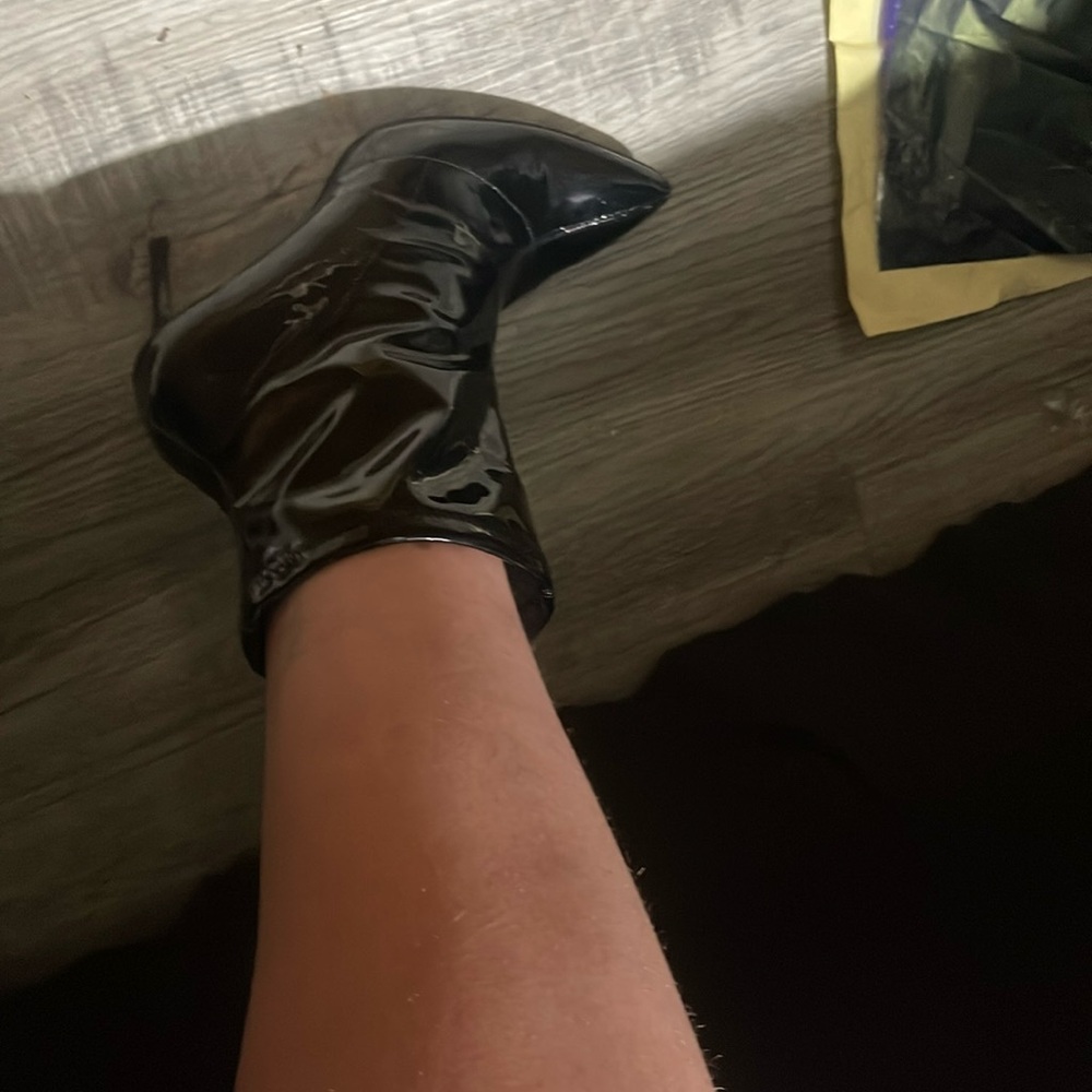 leather boots used1-2 too busily being a new ma to use def make ur feel amaz